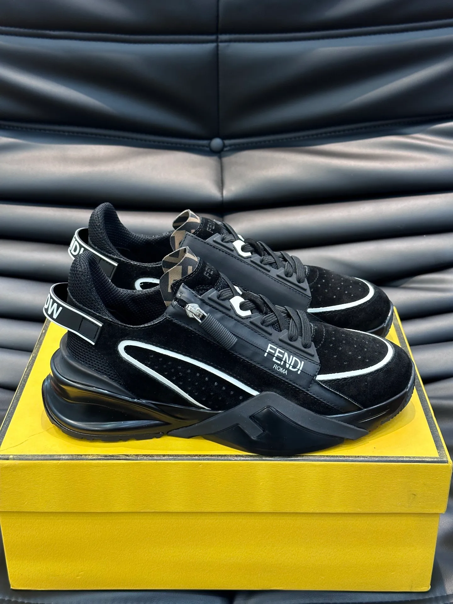 Men's shoes 💰p560 "Fend*" new men's casual sports shoes, equipped with elastic straps, side zippers, and corrugated soles engraved with F. Embossed Fendi Flow lettering on the heel. Made of technical fabric and a mix of blue and suede. Decorated with Lycra® details. FF graphic tongue. Ultra-light and wear-resistant EVA sole. Size: 38-44